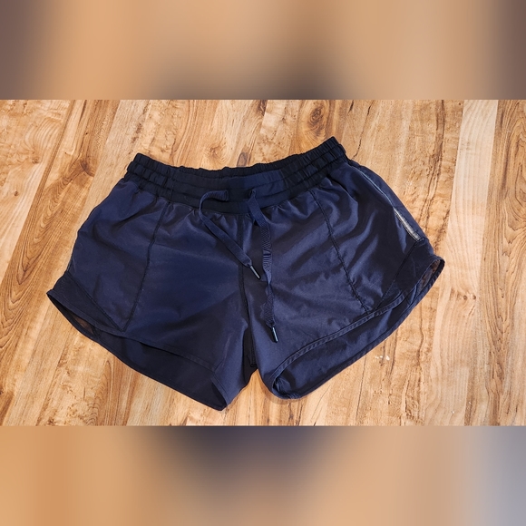 Lululemon hotty hot shorts - Picture 1 of 10